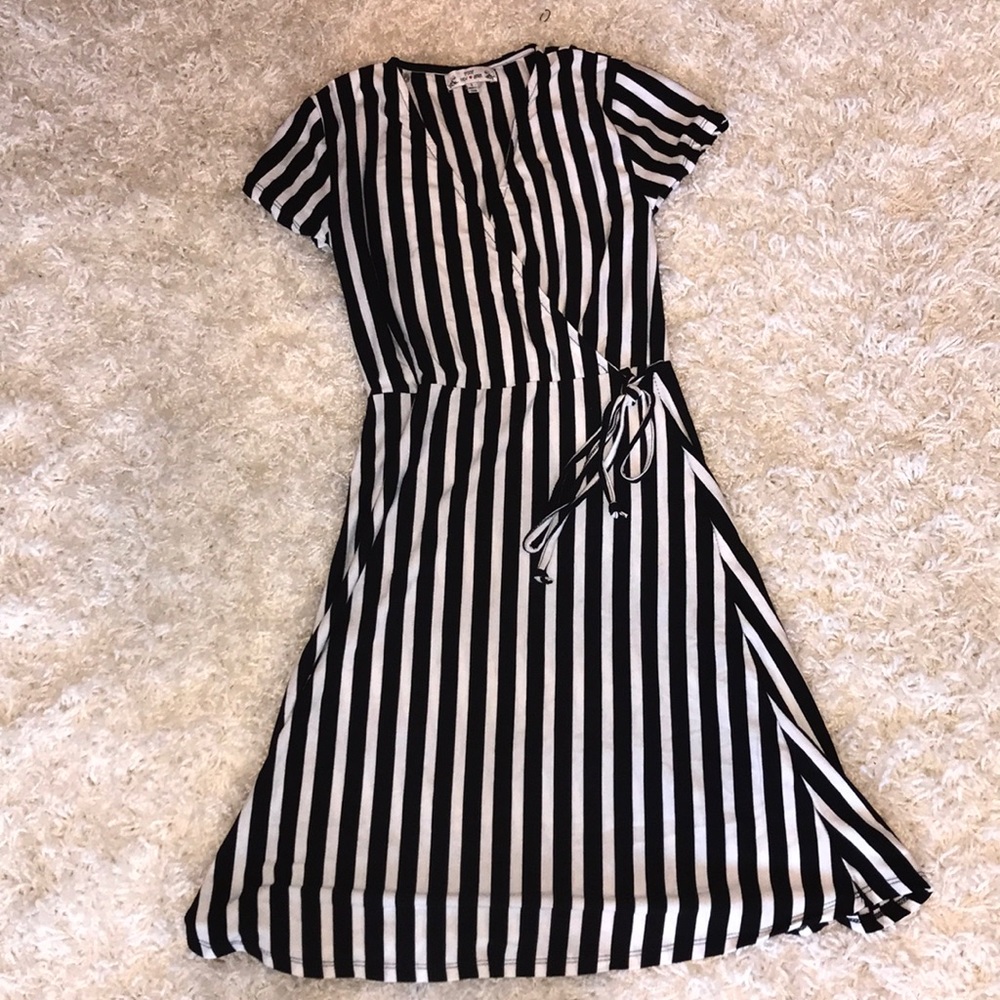 Black And White Stripped Dress .